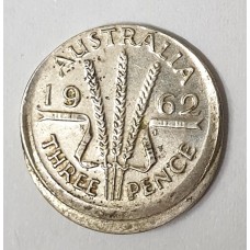 AUSTRALIA 1962 . THREEPENCE . ERROR . MIS-STRIKE . OFF CENTRE